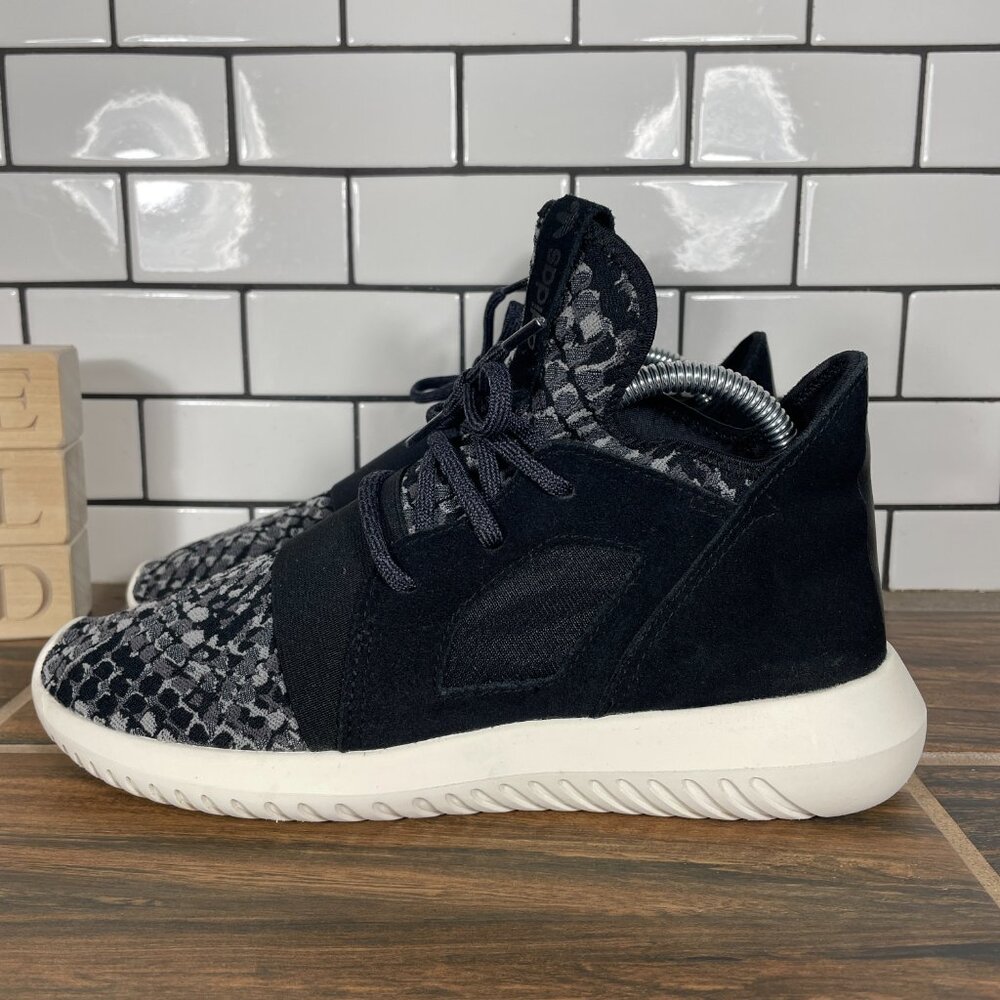 adidas Originals Tubular Defiant Shoes Womens Size 7.5 Black Gray Sneakers
